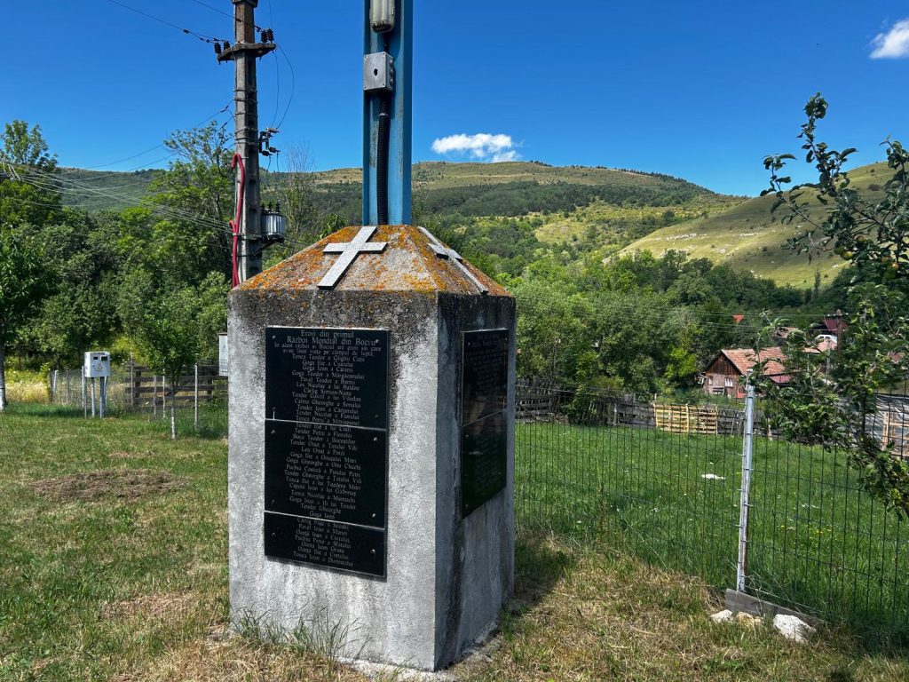 monument dedicat bocenilor căzuri în cele două războaie mondiale Bociu